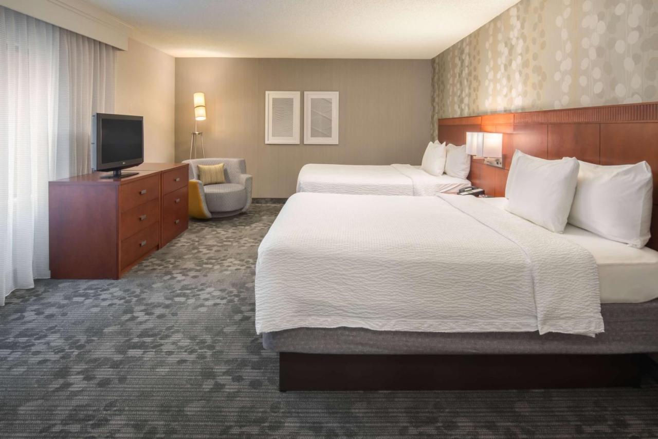 Two Bedroom Suite Two Queen Beds,1269806026:JPEG
